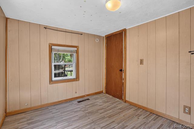 Builiding view twenty two for 508 Deland Road, Flushing, MI. 48433