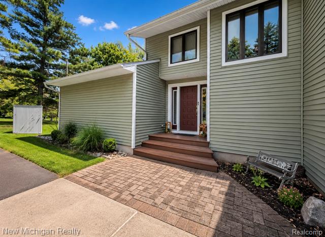 Builiding view one for 7156 River Road, Flushing, MI. 48433