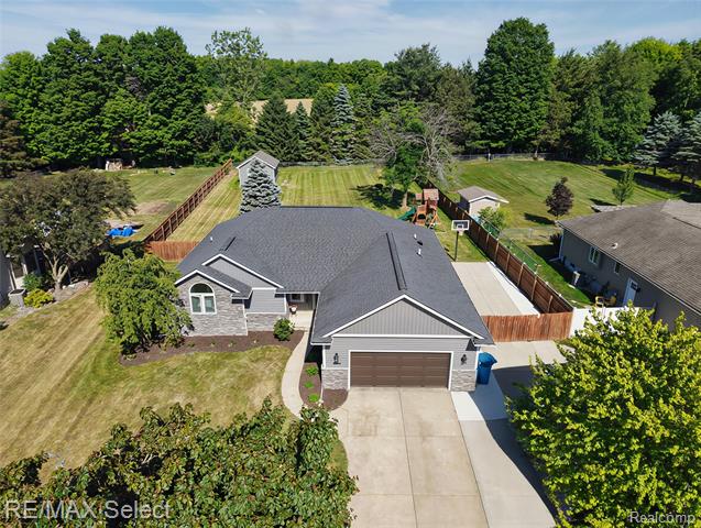 Builiding view forty five for 2288 Lost Creek Drive, Flushing, MI. 48433