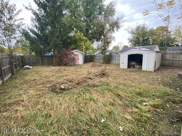 Builiding view five for 1151 Wells Street, Burton, MI. 48529