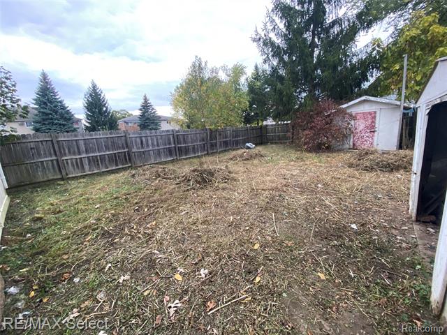 Builiding view six for 1151 Wells Street, Burton, MI. 48529