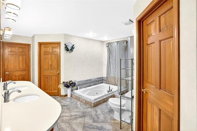 Builiding view fifteen for 2366 Lost Creek Court, Flushing, MI. 48433