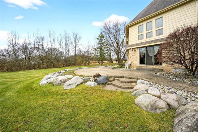 Builiding view fifty for 2366 Lost Creek Court, Flushing, MI. 48433