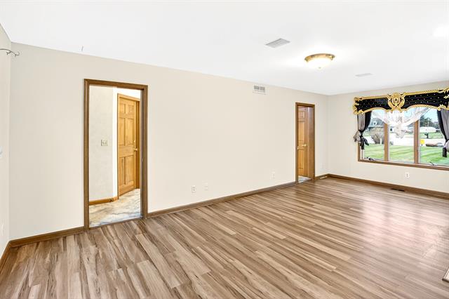 Builiding view fourteen for 2366 Lost Creek Court, Flushing, MI. 48433