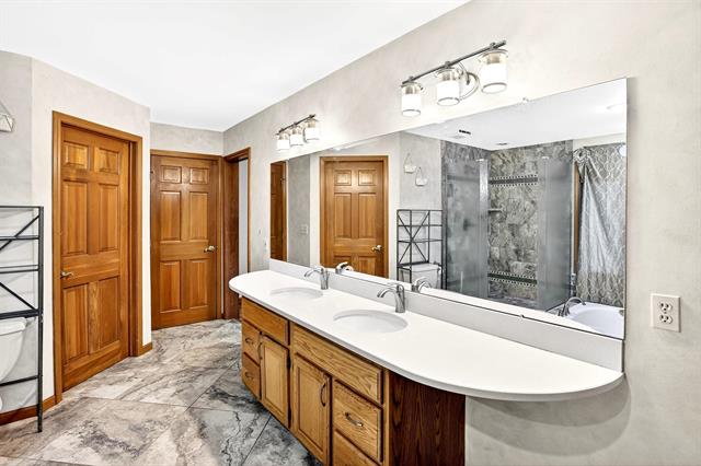 Builiding view seventeen for 2366 Lost Creek Court, Flushing, MI. 48433