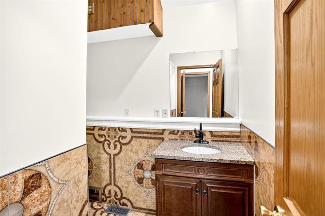 Builiding view thirty one for 2366 Lost Creek Court, Flushing, MI. 48433