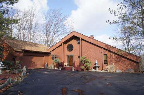 front view picture of 7372 River Road, Flushing, MI. 48433
