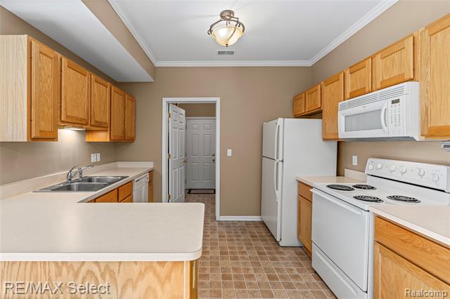 Builiding view eighteen for 753 Eagle Drive, Fenton, MI. 48430