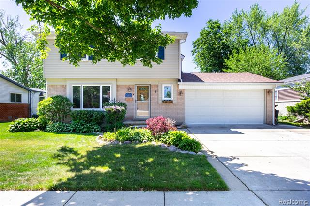 front view for 919 Elmsford Ave, Clawson, Mi. 48017