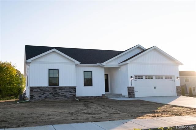 front view for 8302 Meadow Creek Drive, Goodrich, Mi. 48438