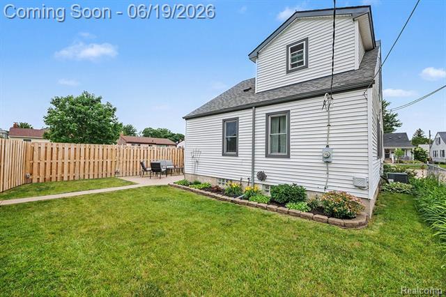 Builiding view thirty for 549 Park, Clawson, MI. 48017