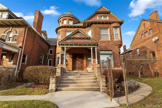 front view for 650 W Forest Avenue, Detroit, Mi. 48201