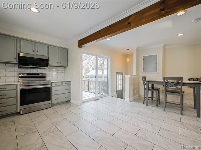 Builiding view eight for 124 Leroy, Clawson, MI. 48017