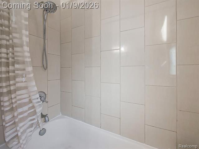 Builiding view fifteen for 124 Leroy, Clawson, MI. 48017