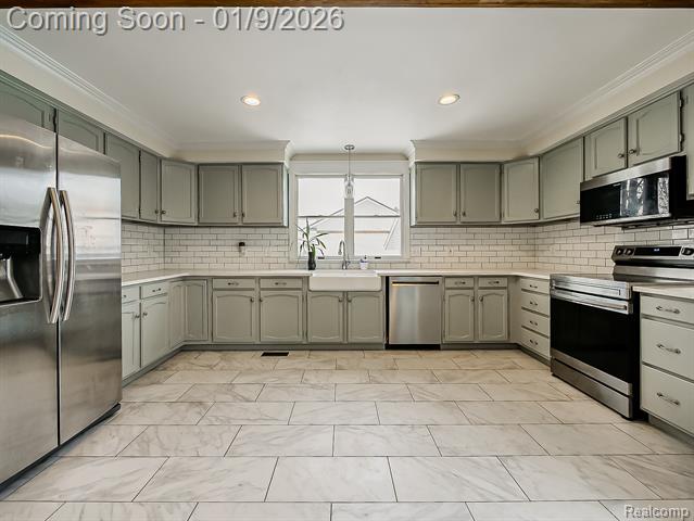 Builiding view five for 124 Leroy, Clawson, MI. 48017