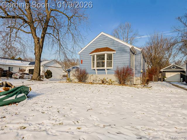 Builiding view forty for 124 Leroy, Clawson, MI. 48017