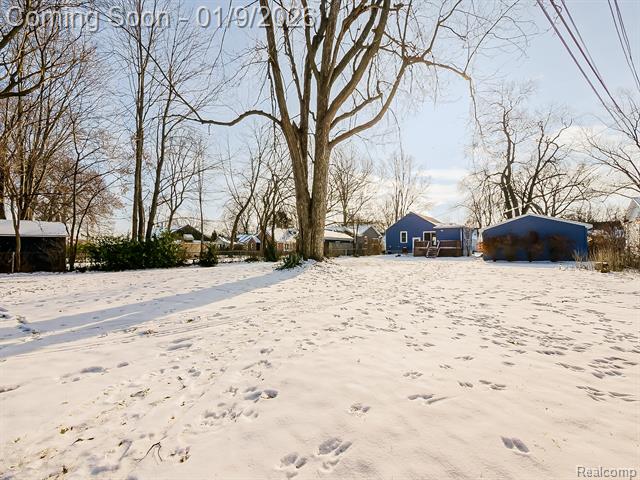 Builiding view thirty one for 124 Leroy, Clawson, MI. 48017