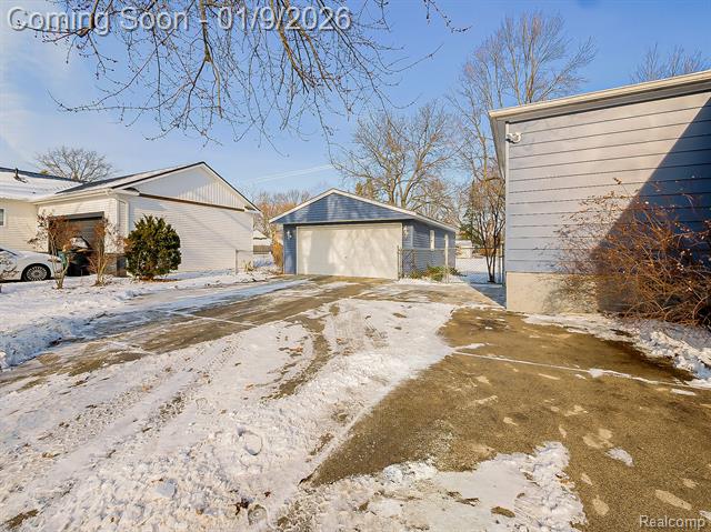 Builiding view thirty seven for 124 Leroy, Clawson, MI. 48017