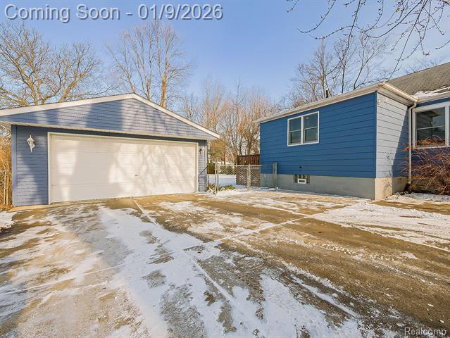 Builiding view thirty six for 124 Leroy, Clawson, MI. 48017