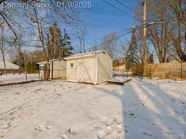 Builiding view thirty two for 124 Leroy, Clawson, MI. 48017