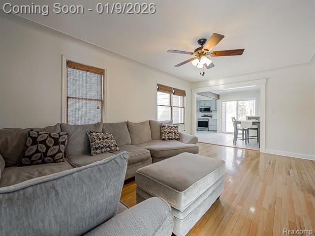 Builiding view three for 124 Leroy, Clawson, MI. 48017