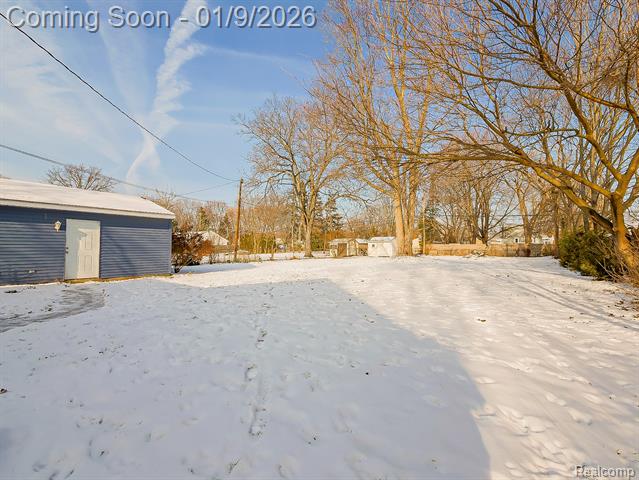 Builiding view twenty eight for 124 Leroy, Clawson, MI. 48017