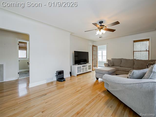 Builiding view two for 124 Leroy, Clawson, MI. 48017