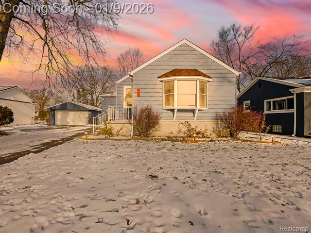 front view for 124 Leroy Ave, Clawson, Mi. 48017