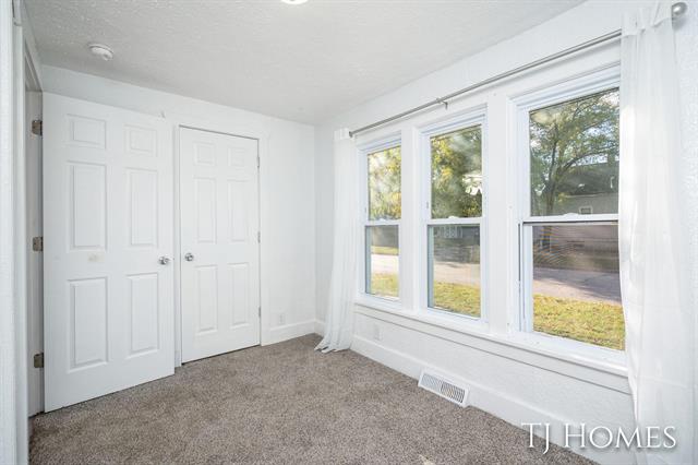 Builiding view fifteen for 1061 Forest, Muskegon, MI. 49442