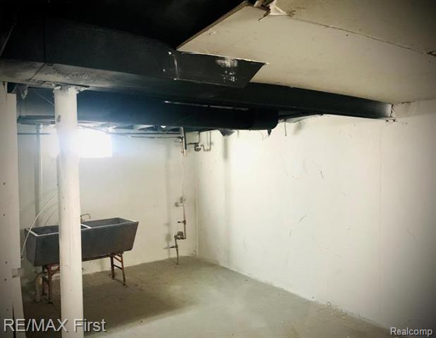 Builiding view eight for 15910 Parkway, Detroit, MI. 48223