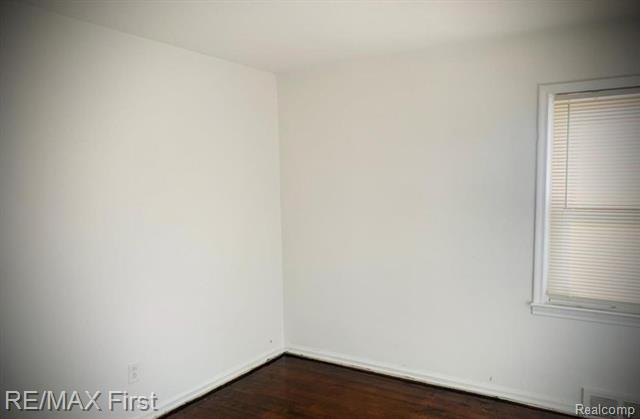 Builiding view four for 15910 Parkway, Detroit, MI. 48223