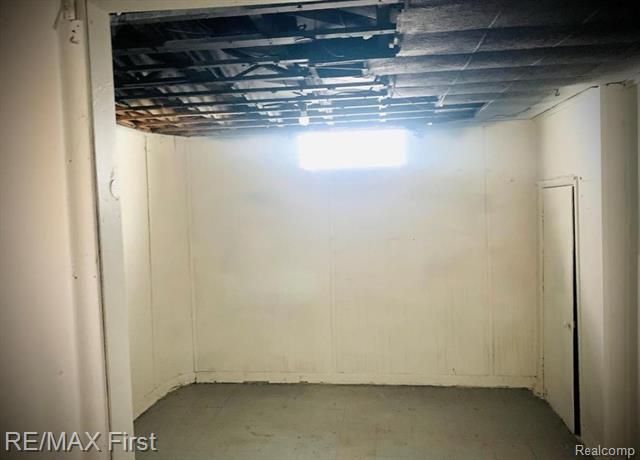 Builiding view nine for 15910 Parkway, Detroit, MI. 48223