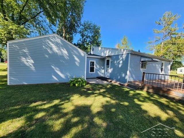 Builiding view two for 895 Schust, Saginaw, MI. 48604