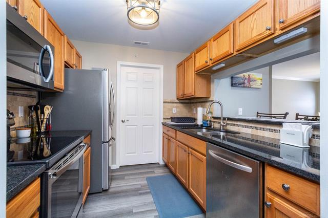 Builiding view nineteen for 52196 Naugatuck, Macomb, MI. 48042