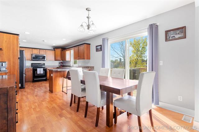 Builiding view eight for 1433 Savannah, Zeeland, MI. 49464