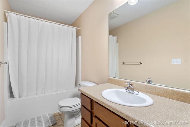 Builiding view twenty four for 1433 Savannah, Zeeland, MI. 49464