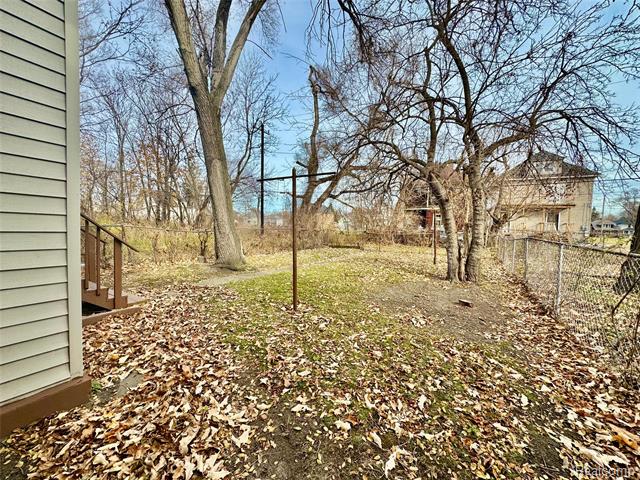 Builiding view twenty two for 2514 Beals, Detroit, MI. 48214