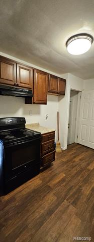 Builiding view eighteen for 20242 Ward, Detroit, MI. 48235