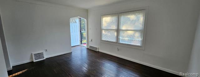 Builiding view ten for 20242 Ward, Detroit, MI. 48235