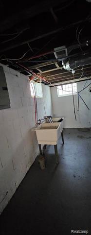 Builiding view thirty one for 20242 Ward, Detroit, MI. 48235