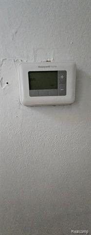 Builiding view twenty eight for 20242 Ward, Detroit, MI. 48235