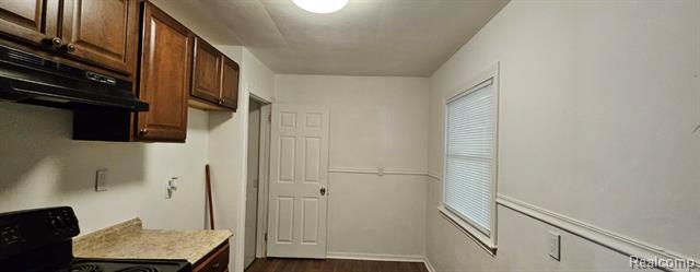 Builiding view twenty for 20242 Ward, Detroit, MI. 48235