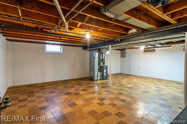 Builiding view forty two for 275 Council, Clawson, MI. 48017