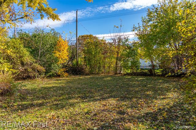 Builiding view six for 275 Council, Clawson, MI. 48017