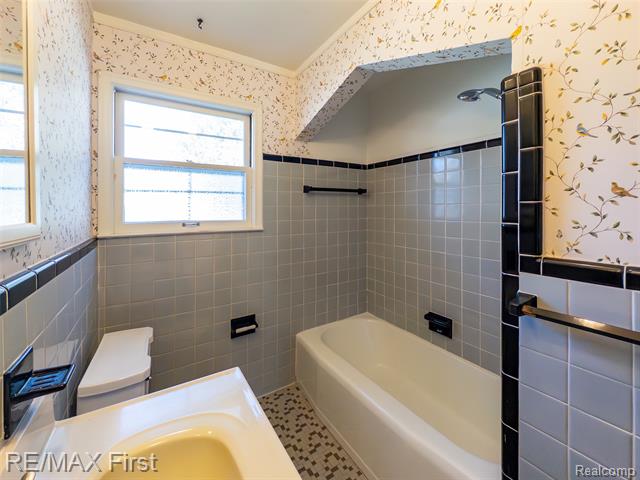 Builiding view thirty one for 275 Council, Clawson, MI. 48017