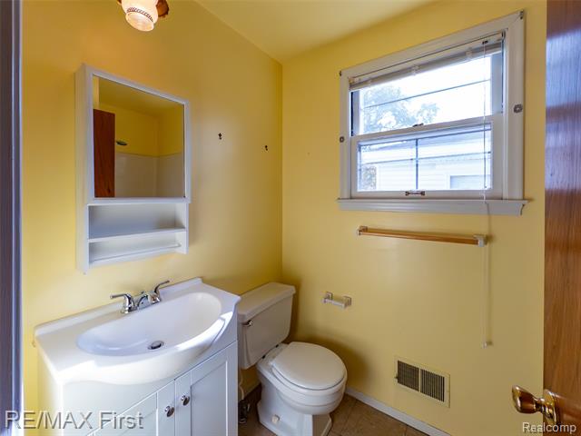 Builiding view thirty six for 275 Council, Clawson, MI. 48017