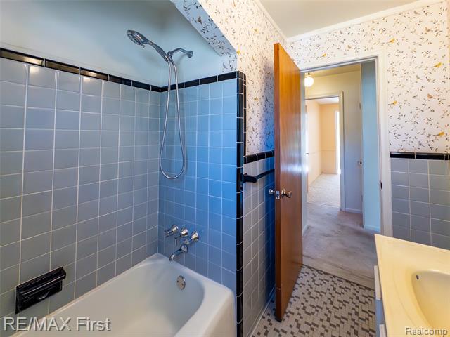 Builiding view thirty two for 275 Council, Clawson, MI. 48017