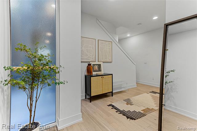 Builiding view five for 2837 Brush, West Bloomfield, MI. 48322