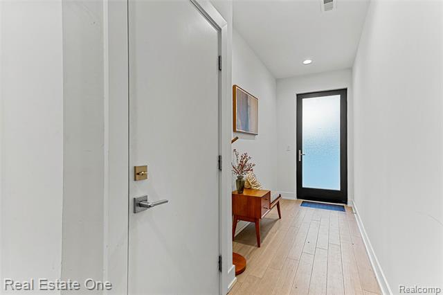 Builiding view four for 2837 Brush, West Bloomfield, MI. 48322