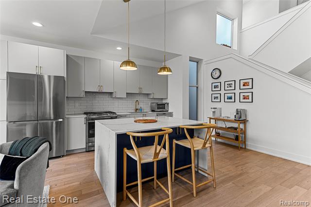 Builiding view nine for 2837 Brush, West Bloomfield, MI. 48322